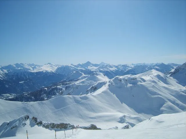 Hiver : Une partie du domaine skiable ...haut des pistes .