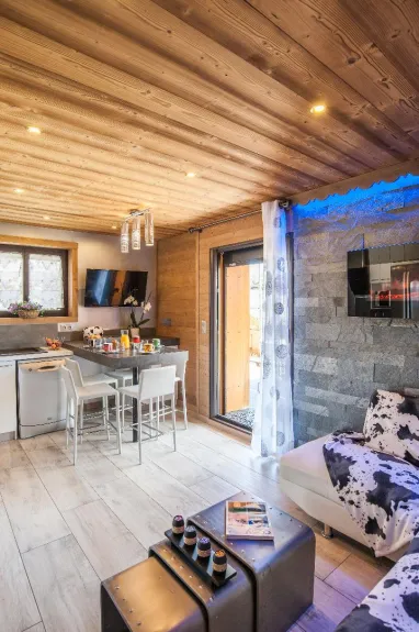 LIVING ROOM KITCHEN