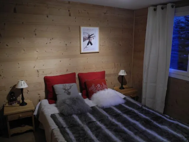 Une chambre parents avec lit en 160