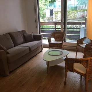 LIVING ROOM AVEC GRAND CANAPE LIT EN 160