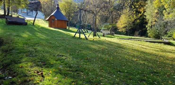 Terrain extérieur (balançoire)