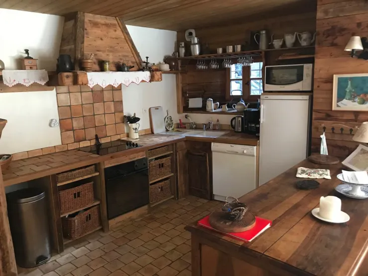 Cuisine dans séjour, rez de jardin