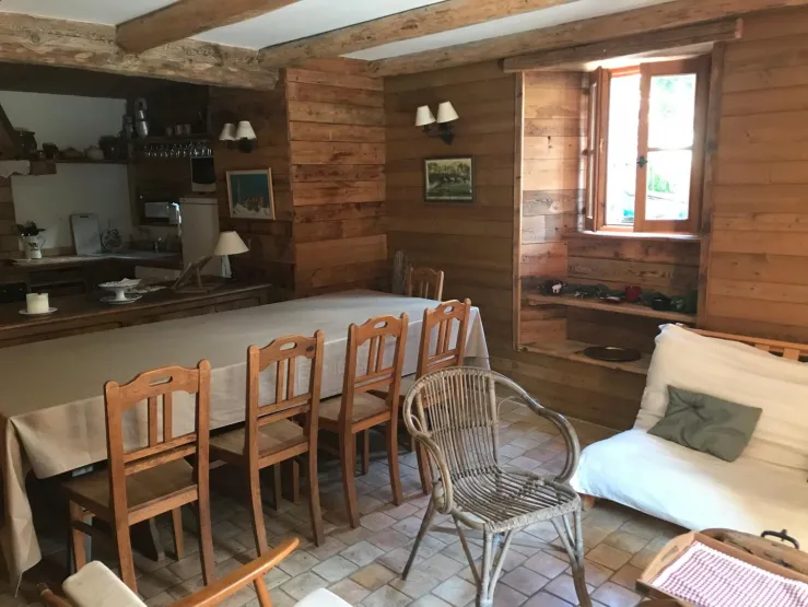 Table salle à manger dans séjour, rez de jardin