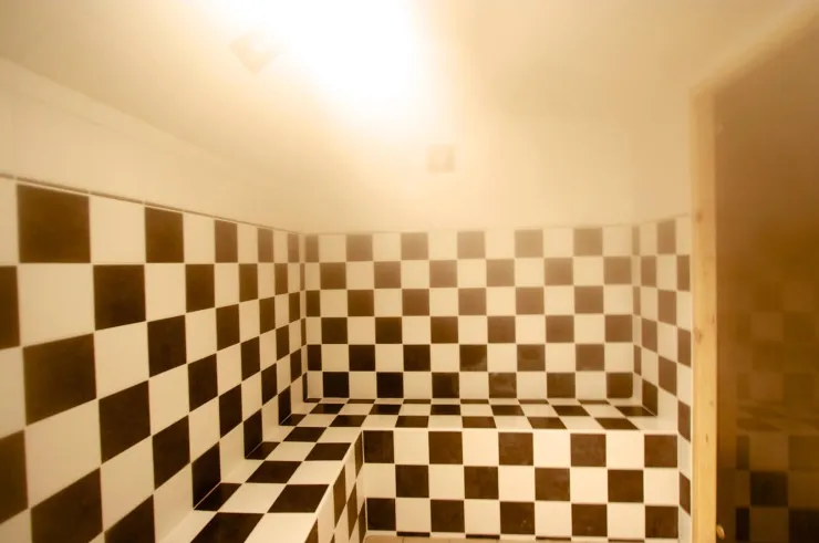 Hammam privé pour 6 à 8 personnes.