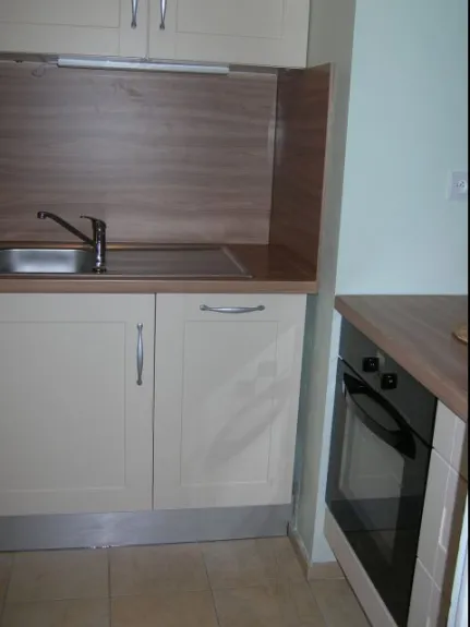 New kitchen: owen, microwaves, dish washer, vitroceramic cooker, electric coffee maker and kettle. Many cupboards.