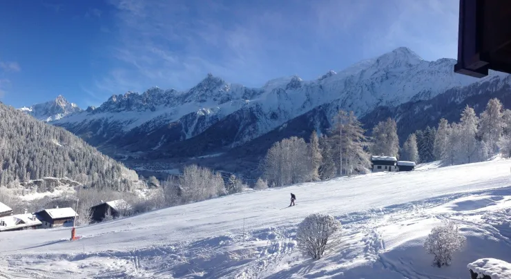 Vue sur la piste depuis le balcon