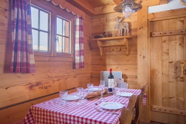 La Remise a Megane Dining area
