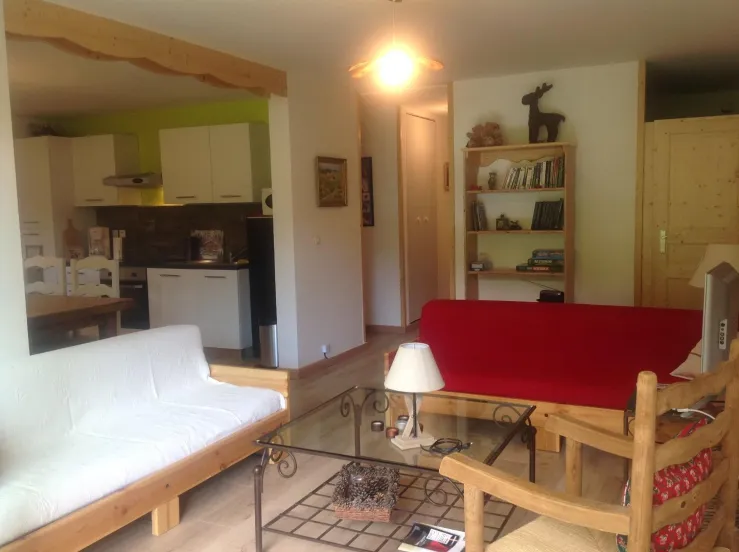 Salon ouvert sur séjour.