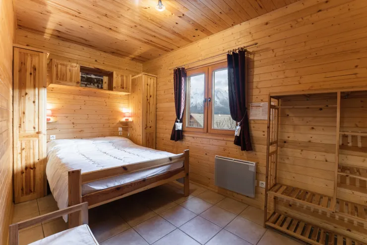 BEDROOM DOWNSTAIRS N°1