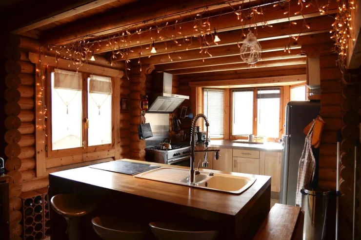The large, open and pratical kitchen with large windows and view of the mountains