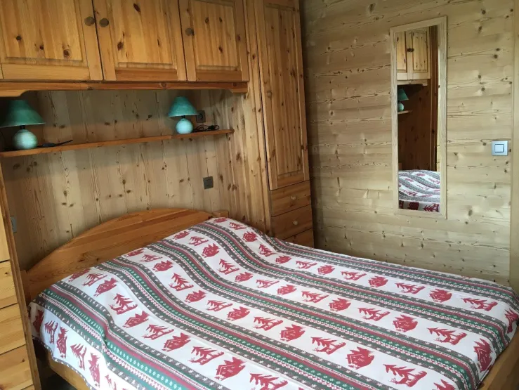 Chambre N° 1 : 1 lit 2 personnes (140X190)