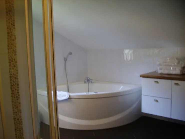 salle de bain à l'étage