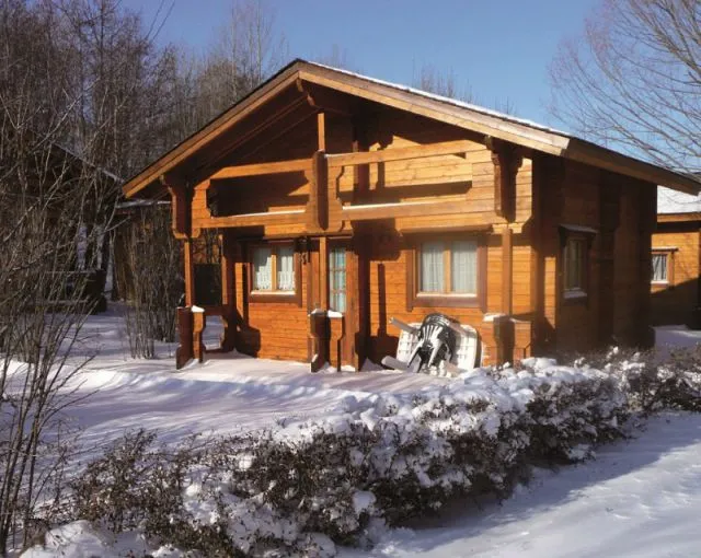 Chalet Bouton d'Or - location toutes saisons - Chalet en bois massif idéal, tant pour les froides nuits d'hiver, que pour les périodes de grande chaleur. Excellent isolant thermique 