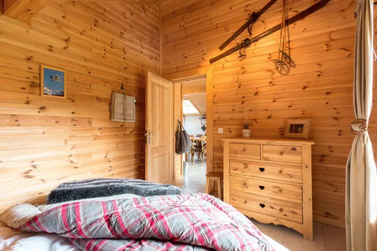 The bedroom with king size bed