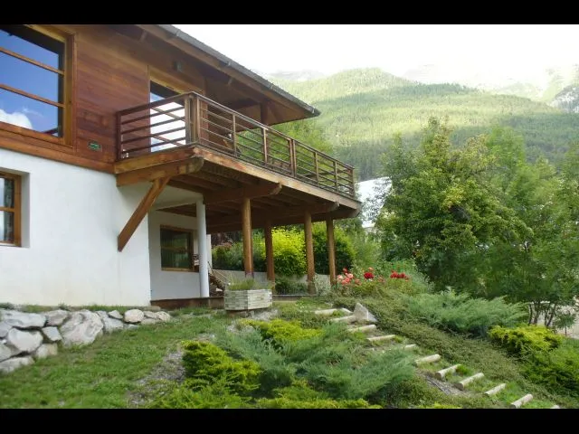 Superbe chalet bois situé dans les hauteur de Saint chaffrey- Serre chevalier