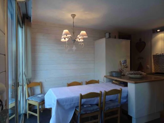 The dinning area for 6p is in the continuity of the kitchen and open on the large terrace, South oriented for people seeking for sun tan