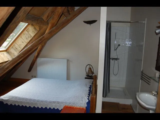 Chambre 4:  étage avec sdb