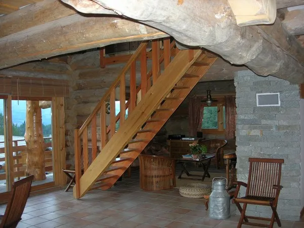 coin salon et montée escalier