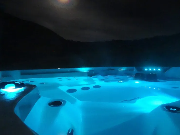 Spa à 38°C sous les étoiles