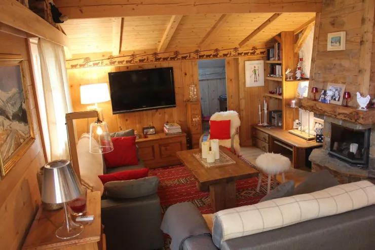 Ecran play Sony, insert, ambiance chalet de montagne.