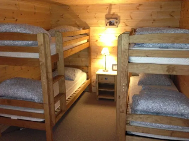 Chambre avec 4 lits superposés 90*190