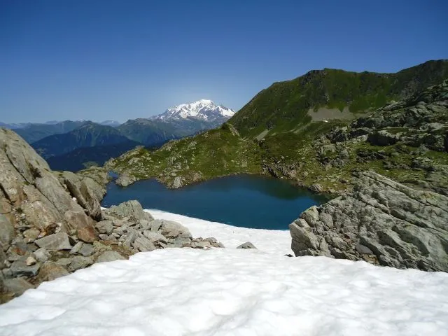 Les balades sont nombreuses et les paysages somptueux, la montagne beaufortaine est parsemée de lacs, de chalets d'alpages, de troupeaux de vaches, chèvres et moutons. Le tintements des clochettes accompagnera souvent vos randonnées.