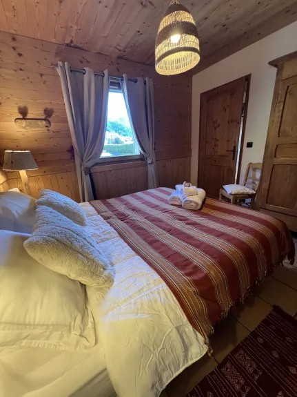 CHAMBRE COTÉ VORÈS