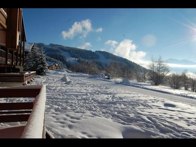 Vue prise de la terrasse/balcon sur la Légette et le Beaufortin en période hivernale.