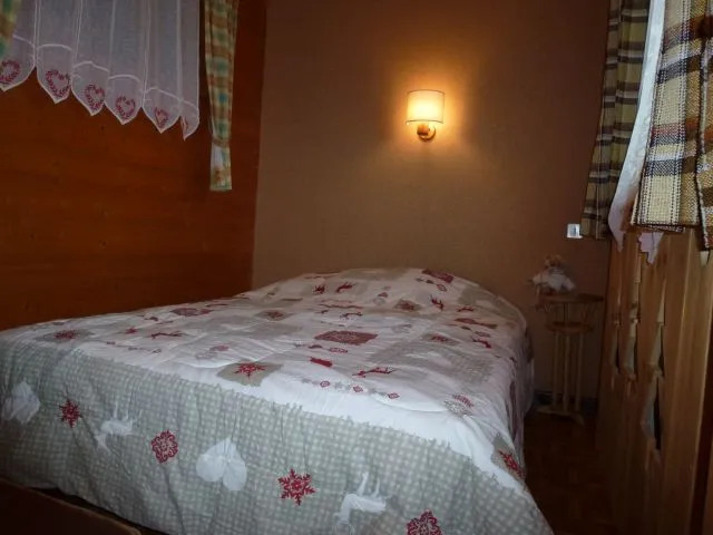 chambre avec 1 lit de 2 personnes