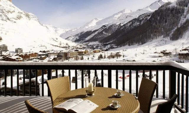 Vue en hiver de la terrasse sur Val d'Isère
