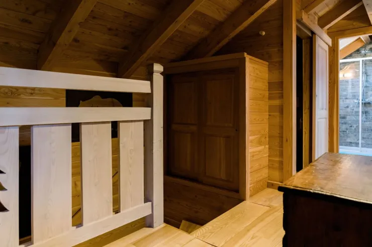 Couloir avec salle d'eau