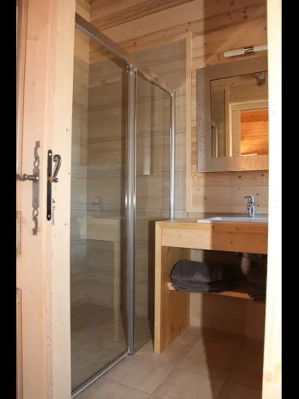Salle de douche chambre 1