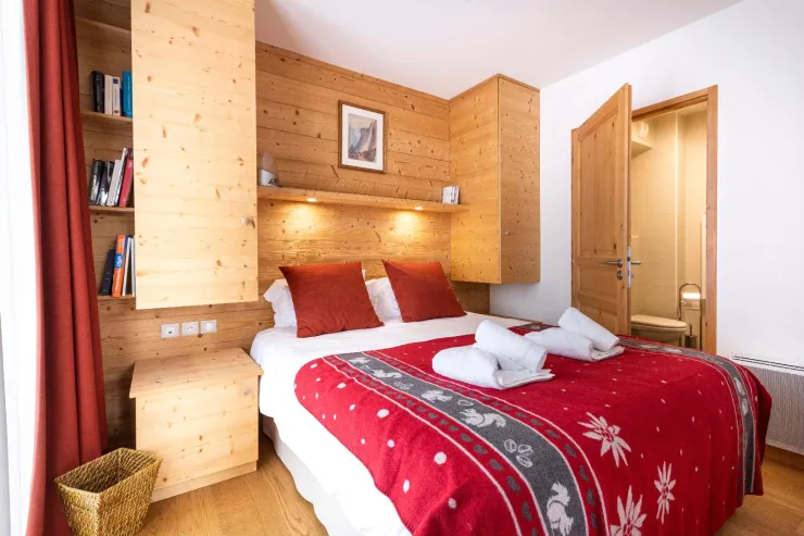 Double room with private bathroom and terrace access