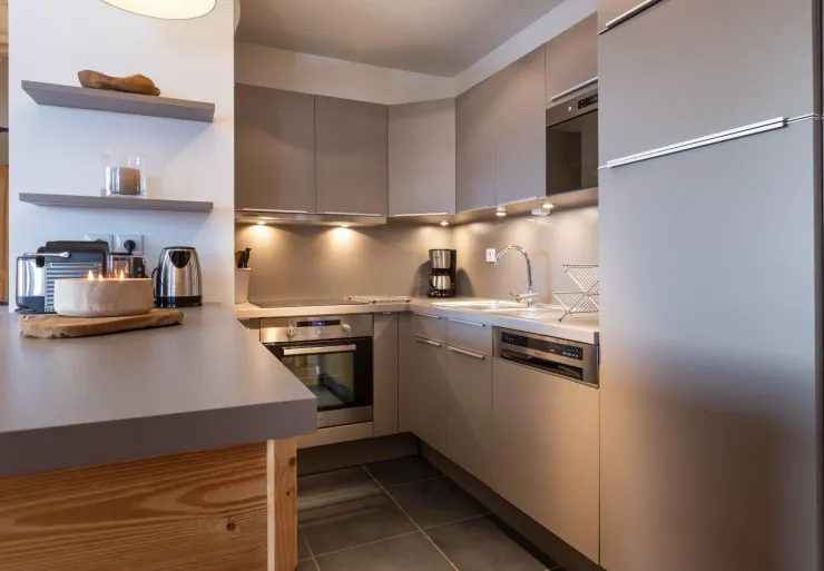 Lumineuse Cuisine contemporaine super équipée
