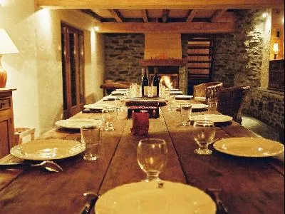 Dining room with a traditional table for up to 16 guests.