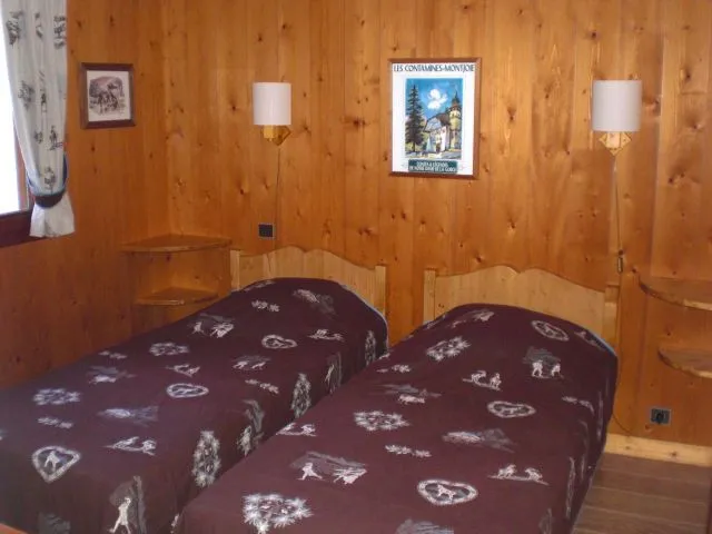 CHAMBRE 2: 2 lits 1 personne