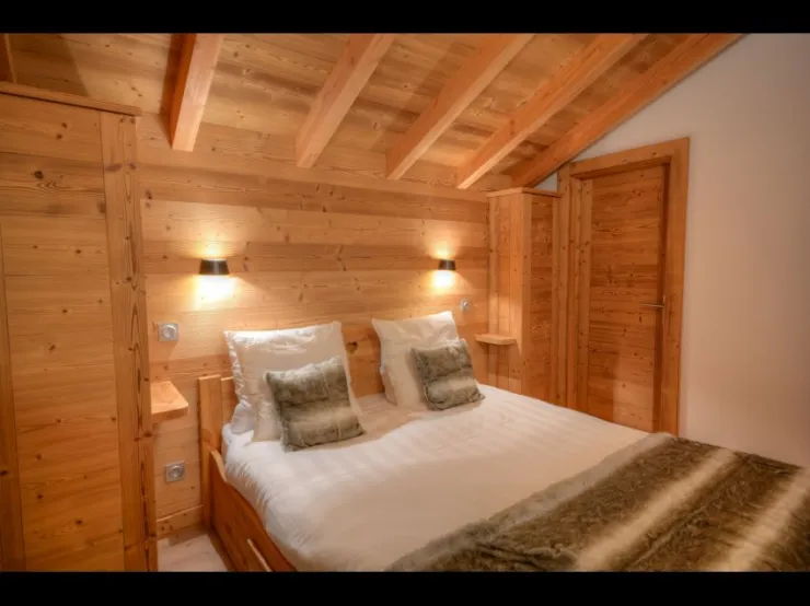 Chambre cosy à l'étage, chaque chambre a sa salle d'eau privative et sa TV
