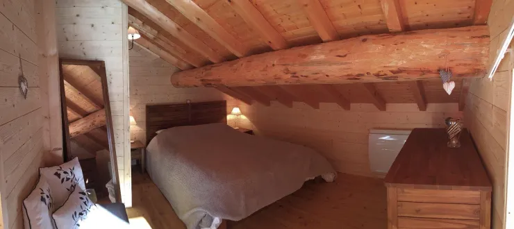 Chambre double 1 à l'étage (vue sur les pistes)