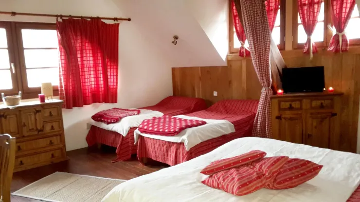 Chambre Lustou , 1 lit 160/200 et 2 lits 90:200