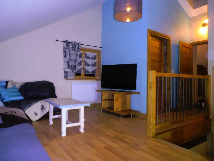 Salon au niveau 2 avec TV TNT, lecteur DVD et jeux de sociètè