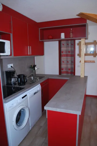 Cuisine équipée Lave linge, Lave vaisselle, plaque vitro céramique 4 feux 