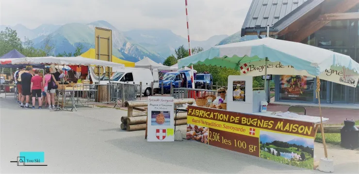 Un marché traditionnel à Saint Jean d'Arves, station village authentique