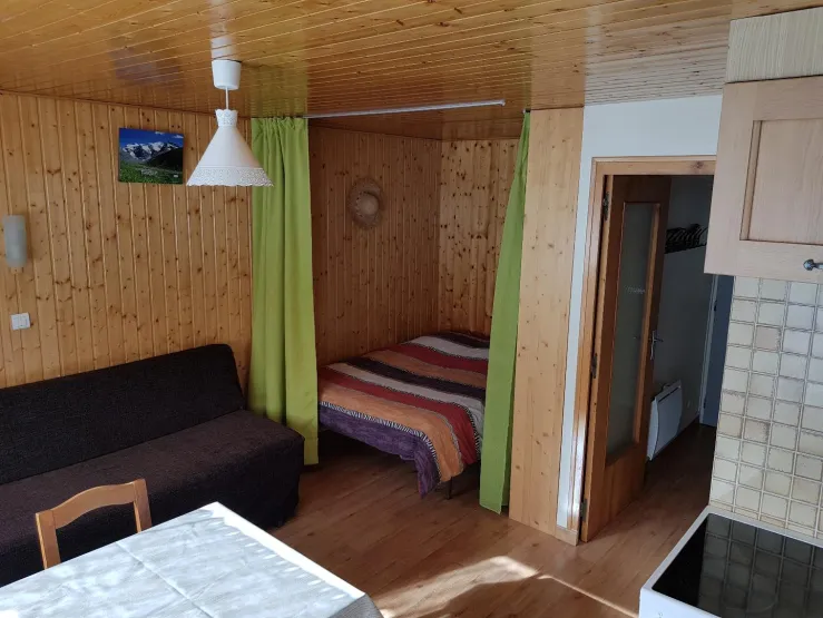 Bed 140 with cupboard. Bench with bed 90x190.