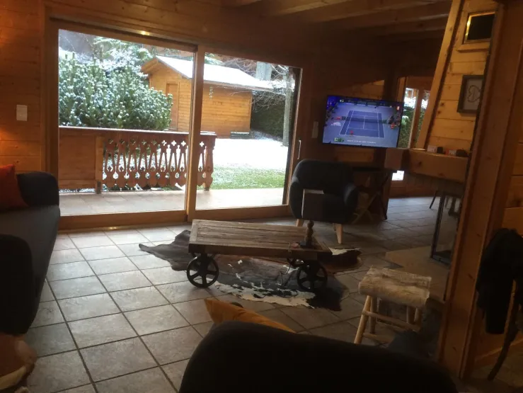 Et oui l'écran plat pour suivre une partie de tennis , ou une couse de skis 