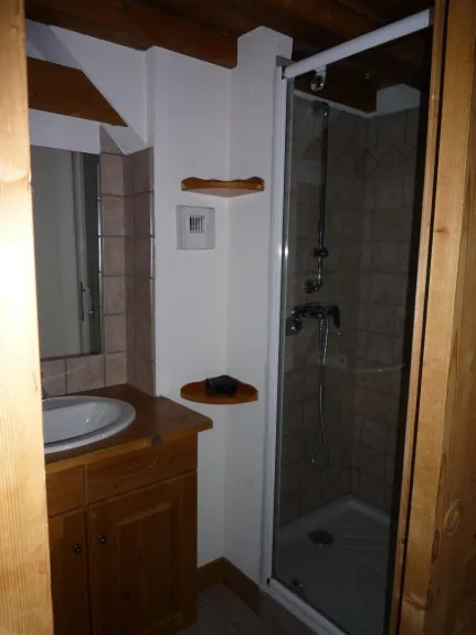 Salle d'eau de la chambre 1.
