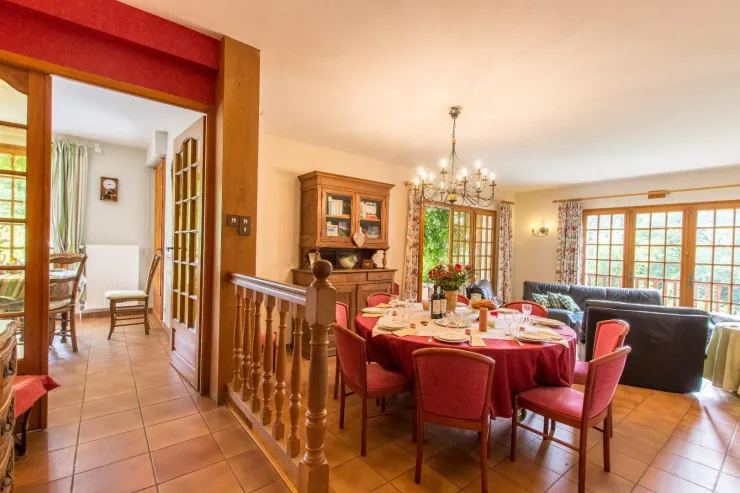 A large living & dining room