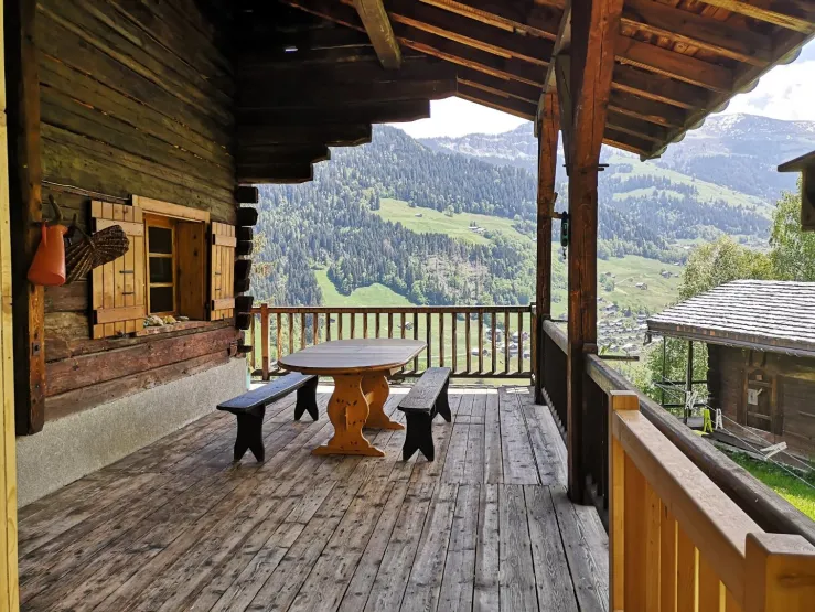 Grande terrasse couverte idéale en été