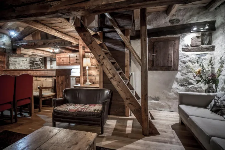 Lounge with steep old stairs