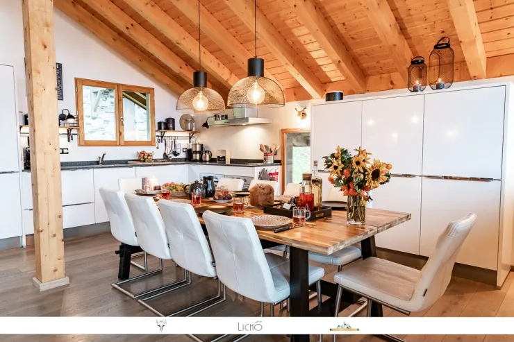 Etage 2 : coin repas et cuisine 