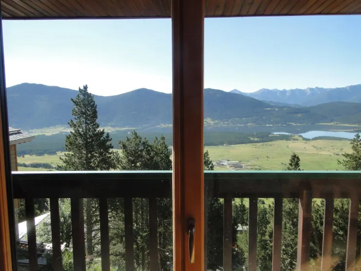 balcon avec vue montagne